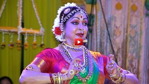 'ರಾಧಾ-ರಮಣ'ನೆದುರು ಸಂಸದೆ ಹೇಮ ಮಾಲಿನಿ ನೃತ್ಯ: ವಿಡಿಯೋ ವೈರಲ್!