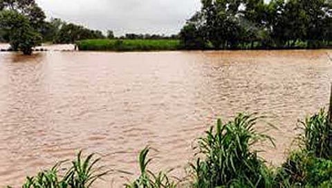 ಬೆಳಗಾವಿ: ಮುಂದುವರಿದ ಮಳೆ ಆರ್ಭಟ, ಭೂಕುಸಿತದಿಂದ ಜನ ಜೀವನ ತತ್ತರ