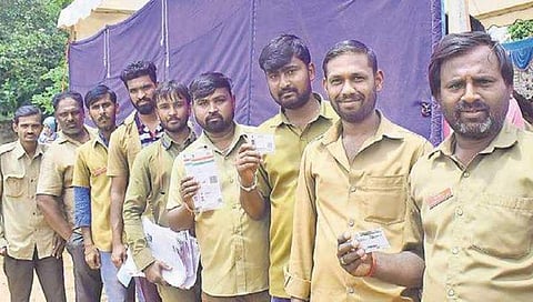 ಸಂಚಾರ ನಿಯಮ ಉಲ್ಲಂಘನೆಗೆ ದುಬಾರಿ ದಂಡ: ಚಾಲಕರಿಗೆ ನೆರವಾಯ್ತು ಪೊಲೀಸರು ತಂದ ಡಿಎಲ್, ವಿಮಾ ಮೇಳ!