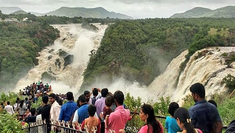 ಗಗನಚುಕ್ಕಿ