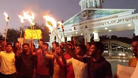 ಪೌರತ್ವ ಕಾಯ್ದೆ ವಿರುದ್ಧ ಮೈಸೂರು ವಿವಿಯಲ್ಲಿ ಭುಗಿಲೆದ್ದ ಪ್ರತಿಭಟನೆ: ರಾಜ್ಯಪಾಲರಿಗೆ ವರದಿ ಸಲ್ಲಿಕೆ