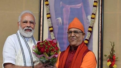 ಬೇಲೂರು ಮಠದಲ್ಲಿ ಸ್ವಾಮಿಗಳೊಂದಿಗೆ ಪ್ರಧಾನಿ ಮೋದಿ