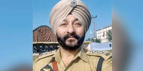 ಪೊಲೀಸ್ ಅಧಿಕಾರಿಗೆ ಉಗ್ರರ ನಂಟು: ಕಾಶ್ಮೀರ ಡಿಎಸ್ ರಾಷ್ಟ್ರಪತಿಗಳ ಪದಕ ಹಿಂಪಡೆಯುವ ಸಾಧ್ಯತೆ!