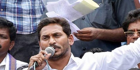 ಆಂಧ್ರ ರಾಜಧಾನಿ ವಿಕೇಂದ್ರೀಕರಣ ಬೆಂಬಲಿಸಿ ವೈಎಸ್ಆರ್ ಪಿಯಿಂದ ಬೃಹತ್‍ ಮೆರವಣಿಗೆ