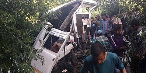 ಅಪಘಾತಕ್ಕೀಡಾದ ಬಸ್
