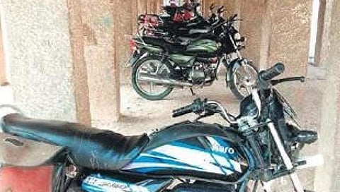 ಪಾರ್ಕಿಂಗ್ ಪಾಲಾದ ವಿಶ್ವವಿಖ್ಯಾತ ಹಂಪಿ ಮಂಟಪ!