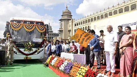 ವಿಧಾನಸೌಧದ ಆವರಣದಲ್ಲಿ ಕೆಎಸ್ಆರ್ ಟಿಸಿಯ ವಿವಿಧ ಮಾದರಿಯ ನೂತನ ಬಸ್ಸುಗಳಿಗೆ ಚಾಲನೆ ನೀಡಿದ ಸಿಎಂ ಯಡಿಯೂರಪ್ಪ