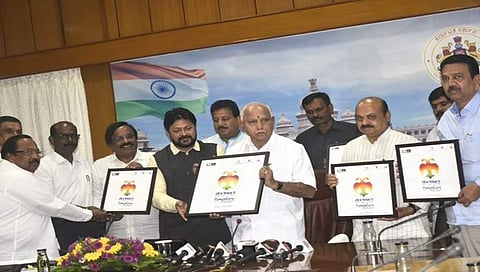 ಮುಖ್ಯಮಂತ್ರಿ ಯಡಿಯೂರಪ್ಪ ಅವರು 12ನೇ ಬೆಂಗಳೂರು ಅಂತರರಾಷ್ಟ್ರೀಯ ಚಲನಚಿತ್ರೋತ್ಸವದ ಲಾಂಛನವನ್ನು ಬಿಡುಗಡೆ ಮಾಡಿದರು.