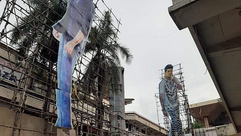 ಚಿತ್ರಮಂದಿರದ ಮುಂದಿನ ಕಟೌಟ್ ಗಳು