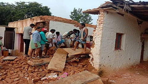 ಕುಸಿದ ಮನೆಯ ಅವಶೇಷ