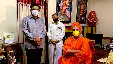 ಸಿದ್ದಗಂಗಾ ಮಠಕ್ಕೆ ಭೇಟಿ ನೀಡಿರುವ ವಿಜಯೇಂದ್ರ