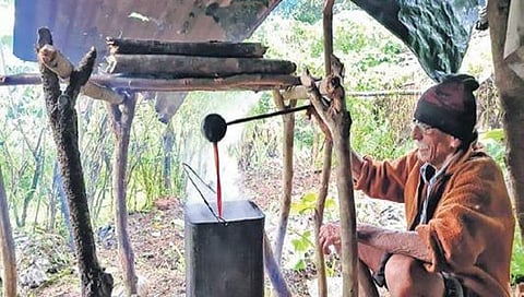 ಕಚಾಂಪುಲಿ ತಯಾರಿಸುತ್ತಿರುವ 90 ವರ್ಷದ ಸುಬ್ಬಯ್ಯ