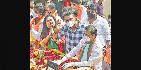 ಪ್ರಚಾರದಲ್ಲಿ ನಟಿ ಅಮೂಲ್ಯ ಹಾಗೂ ದರ್ಶನ್