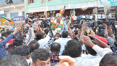 ಸಿರಾದಲ್ಲಿ ನಿನ್ನೆ ಕಂಡುಬಂದ ವಿಜಯೋತ್ಸಾಹ