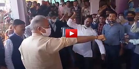 ಚಾವಟಿಯಿಂದ ಏಟು ಹೊಡೆಸಿಕೊಂಡ ಮುಖ್ಯಮಂತ್ರಿ!