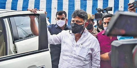 ಸಿಬಿಐ ಕಚೇರಿಗೆ ತೆರಳುತ್ತಿರುವ ಡಿಕೆ ಶಿವಕುಮಾರ್