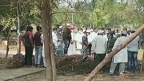 ಅಹ್ಮದ್ ಪಟೇಲ್ ಅಂತಿಮ ಸಂಸ್ಕಾರ