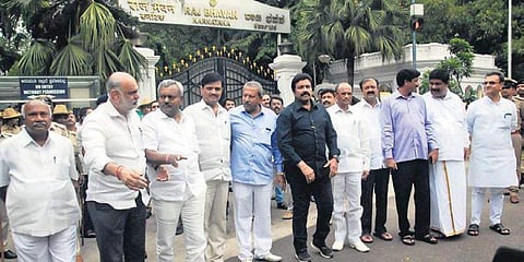 ಬಂಡಾಯ ನಾಯಕರು
