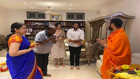 ಕುಮಾರಸ್ವಾಮಿ ನಿವಾಸಕ್ಕೆ ಶ್ರೀಗಳ ಭೇಟಿ