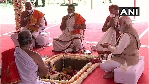 ಶಿಲಾನ್ಯಾಸ ಪೂಜಾ ಕಾರ್ಯಕ್ರಮದಲ್ಲಿ ಪ್ರಧಾನ ಮಂತ್ರಿ ನರೇಂದ್ರ ಮೋದಿ