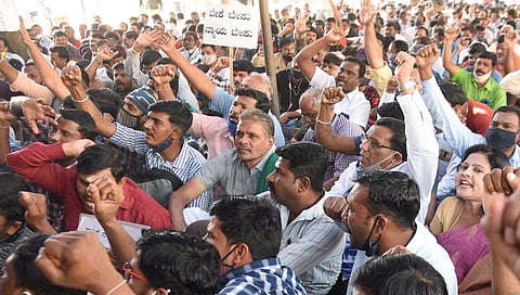 ಸಾರಿಗೆ ನೌಕರರ ಪ್ರತಿಭಟನೆ ಚಿತ್ರ