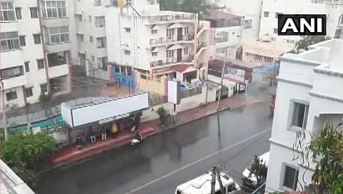 ಬೆಂಗಳೂರಿನಲ್ಲಿ ತುಂತುರು ಮಳೆಯಾಗಿರುವುದು