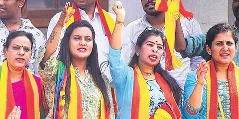 ಕನ್ನಡಿಗರಿಗೆ ಉದ್ಯೋಗ ಮೀಸಲಾತಿ, ವಲಸಿಗರ ನಿಯಂತ್ರಕ್ಕೆ ಕಾನೂನು ಜಾರಿಗೆ ತನ್ನಿ: ಕನ್ನಡಪರ ಸಂಘಟನೆಗಳು