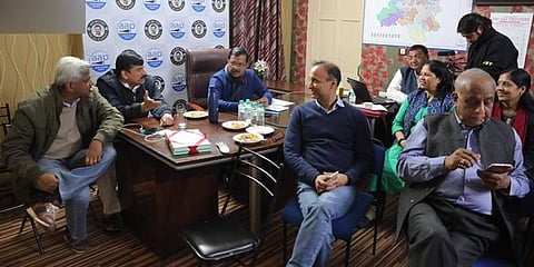 ದೆಹಲಿ ಆಪ್ ಕಚೇರಿಯಲ್ಲಿ ನಾಯಕರ ಸಂಭ್ರಮ
