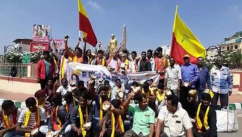 ಮೈಸೂರಿನಲ್ಲಿ ಕನ್ನಡಪರ ಕಾರ್ಯಕರ್ತರ ಪ್ರತಿಭಟನೆ
