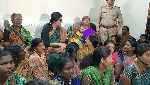 ಮಂಡ್ಯ: ೩೬ ವರ್ಷಗಳಿಂದ ನೆನೆಗುದಿಗೆ ಬಿದ್ದಿದ್ದ ಹಕ್ಕು ಪತ್ರ ವಿತರಣೆ ಕಾರ್ಯಕ್ಕೆ ಸಂಸದೆ ಸುಮಲತಾ ಚಾಲನೆ