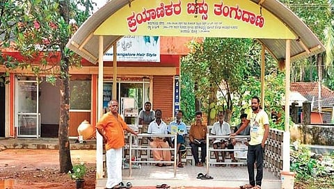 ಉಡುಪಿ: ಬಸ್ ನಿಲ್ದಾಣದ ಉಸ್ತುವಾರಿ ನೋಡಿಕೊಂಡು ಗ್ರಾಮಕ್ಕೆ ಮಾದರಿಯಾಗಿರುವ ಯುವಕ 