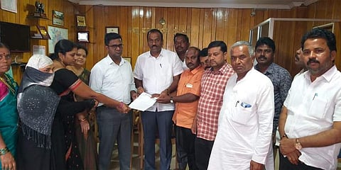 ಜಿಲ್ಲಾ ಪಂಚಾಯಿತಿ ಅಧ್ಯಕ್ಷ ವಿಶ್ವನಾಥ ರೆಡ್ಡಿ ಹೊಸಮನಿ ವಿರುದ್ಧ ದೂರು