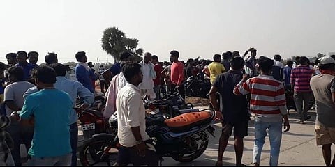 ಚಿಲಕನಹಟ್ಟಿ ಟೋಲ್ ಗೇಟ್ ಬಳಿ ಸಂಭವಿಸಿದ ಅಪಘಾತ ಬೈಕ್ ಸವಾರ ಸ್ಥಳದಲ್ಲೇ ಸಾವು