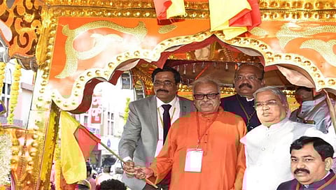 ಕಲಬುರಗಿಯಲ್ಲಿ ಕನ್ನಡ ಸಾಹಿತ್ಯ ಸಮ್ಮೇಳನ: ಸಮ್ಮೇಳನಾಧ್ಯಕ್ಷರ ಮೆರವಣಿಗೆಗೆ ವೈಭವದ ಚಾಲನೆ