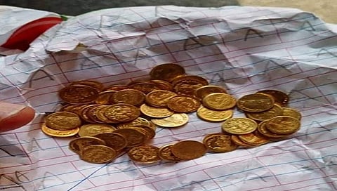 ನಕಲಿ ಬಂಗಾರ ನಾಣ್ಯಗಳು