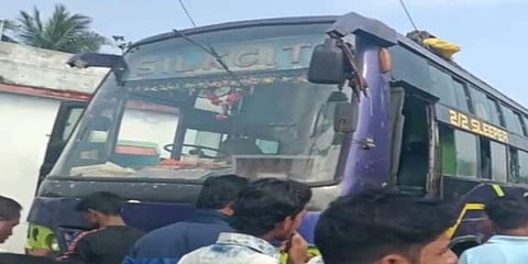 ಬಸ್ಸಿನ ಮೇಲೆ ಮೇಲೆ ವಿದ್ಯುತ್ ತಂತಿ ಬಿದ್ದು 6 ಜನರ ದುರ್ಮರಣ