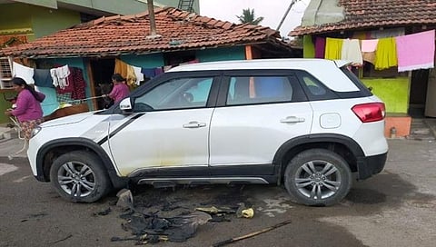 ಮಂಡ್ಯ: ರಾಜಕೀಯ ದ್ವೇಷಕ್ಕೆ ಬಿಜೆಪಿ ಮುಖಂಡನ ಕಾರಿಗೆ ಬೆಂಕಿ
