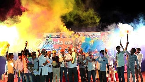 ಬಾಗಲಕೋಟೆ ಹೋಳಿ ಹಬ್ಬದ ಹಿನ್ನೆಲೆಯಲ್ಲಿ ನಡೆಯುವ ಹಲಗೆ ಮೇಳದ ಸಂಗ್ರಹ ಚಿತ್ರ