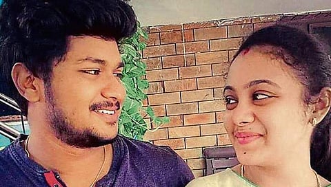 ಹತ್ಯೆಯಾದ ಪ್ರಣಯ್ ಪತ್ನಿಯೊಂದಿಗಿರುವ ಚಿತ್ರ (ಸಂಗ್ರಹ ಚಿತ್ರ)
