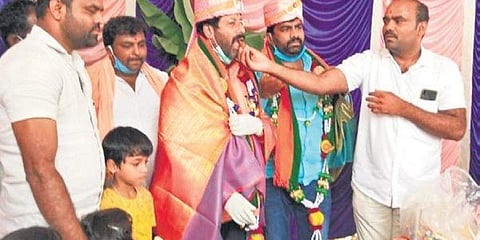 ಬರ್ತ್'ಡೇ ಆಚರಿಸಿಕೊಂಡು ಮೋದಿ, ಯಡಿಯೂರಪ್ಪ ಆದೇಶ ಉಲ್ಲಂಘಿಸಿದ ಮಸಾಲ ಜಯರಾಂ
