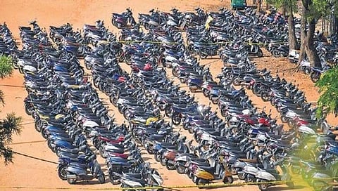 ಸೀಜ್ ಆದ ವಾಹನಗಳು