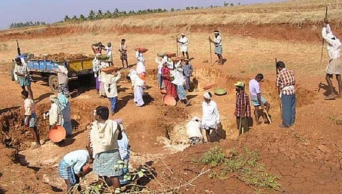 ನರೇಗಾ ಕೆಲಸಗಾರರು