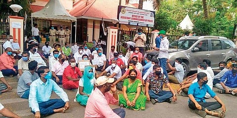 ಬಾಣಸವಾಡಿ ಠಾಣೆ ಎದುರು ಸ್ಥಳೀಯರ ಪ್ರತಿಭಟನೆ
