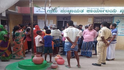 ಪ್ರತಿಭಟನಾ ನಿರತ ಗ್ರಾಮಸ್ಛರು