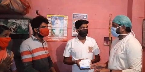 ಯುವಕನಿಗೆ ಮಾತ್ರೆ ಒದಗಿಸಿದ ತಹಸೀಲ್ದಾರ್
