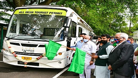 ಕಾರವಾನ್ ಮಿನಿ ಬಸ್‌ಗೆ ಚಾಲನೆ ನೀಡಿದ ಮುಖ್ಯಮಂತ್ರಿ