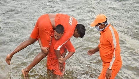 ಧಾರವಾಡದಲ್ಲಿ ವಿಪತ್ತು ನಿರ್ವಹಣಾ ತಂಡದಿಂದ ಅಣಕು ಕಾರ್ಯಾಚರಣೆ