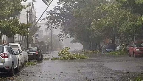 ಮಹಾರಾಷ್ಟ್ರದಲ್ಲಿ ಭಾರೀ ಗಾಳಿ, ಮಳೆ