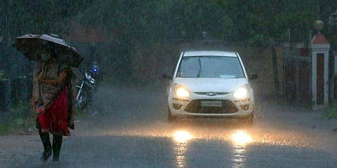 ಮುಂಬೈನಲ್ಲಿ ಸುರಿಯುತ್ತಿರುವ ಮಳೆ