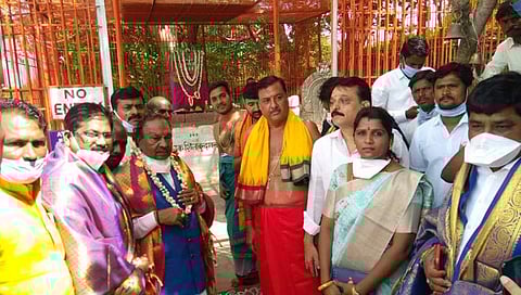 ಮಂತ್ರಾಲಯದಲ್ಲಿ ಸಚಿವ ಕೆ.ಎಸ್.ಈಶ್ವರಪ್ಪ